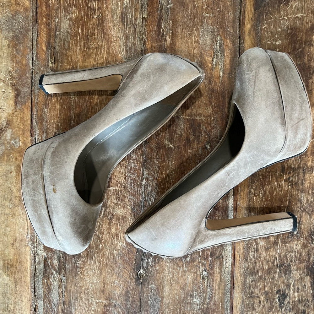 Vince Camaro Pumps
